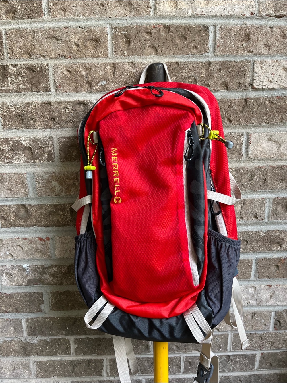 Merrell OAB13 Hiking Backpack 20L Bag Free Motion Tech